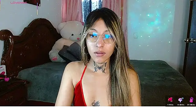 Hoolly Jones online show from 12/19/25, 03:14