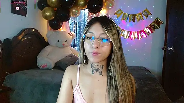 Hoolly Jones online show from 11/26/25, 02:06