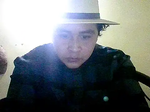 Snapshot of jorgexsuil2hh chatting on 12/15/25, 01:00 jorgexsuil2hh online show from 12/15/25, 01:00