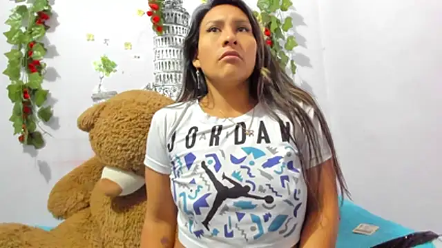 NataliaAndJulliam online show from 12/18/25, 04:28