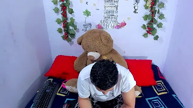 NataliaAndJulliam online show from 11/25/25, 04:46