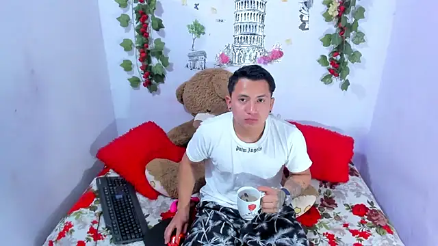 NataliaAndJulliam online show from 11/24/25, 04:56