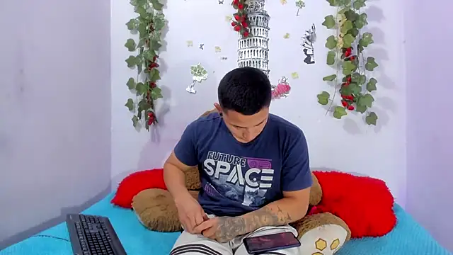 Snapshot of NataliaAndJulliam chatting on 02/22/26, 03:09 NataliaAndJulliam online show from 02/22/26, 03:09