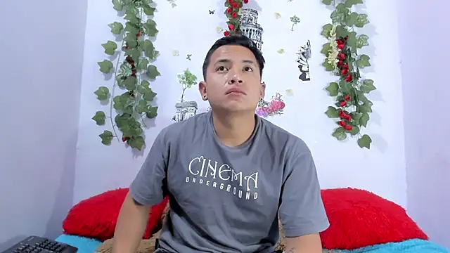 Snapshot of NataliaAndJulliam chatting on 01/11/26, 04:41 NataliaAndJulliam online show from 01/11/26, 04:41