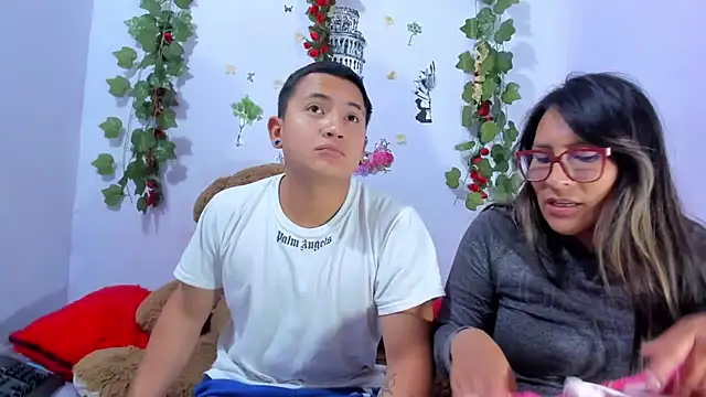 Snapshot of NataliaAndJulliam chatting on 02/04/26, 04:29 NataliaAndJulliam online show from 02/04/26, 04:29