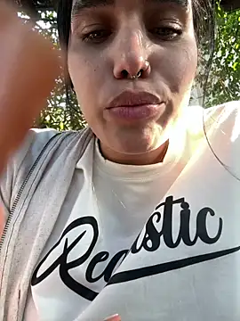 Bella  Wood online show from 10/06/25, 08:53