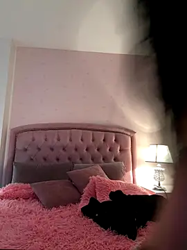 Bella  Wood online show from 10/17/25, 08:32