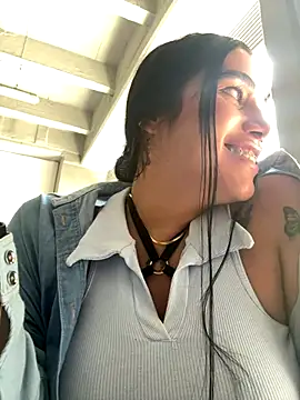 Bella  Wood online show from 10/14/25, 06:30