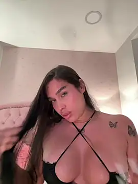 Snapshot of Bella__Wood chatting on 06/24/26, 10:07 Bella Wood online show from 06/24/26, 10:07