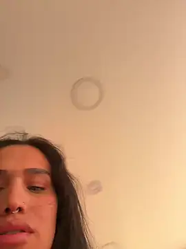 Bella  Wood online show from 03/31/26, 09:50