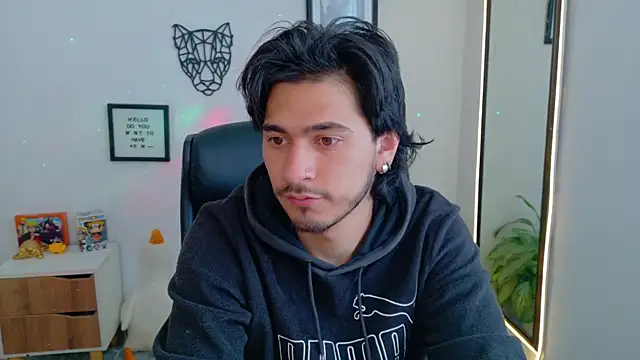 Elian savoy online show from 12/16/25, 01:04