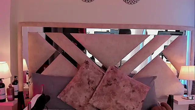 ximena vasquez8 online show from 04/19/26, 04:13