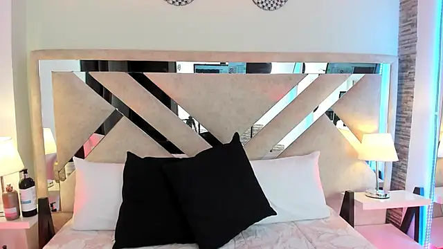 ximena vasquez8 online show from 04/15/26, 04:07