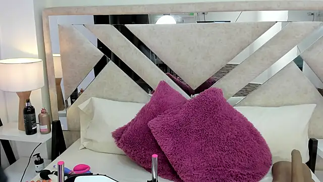 ximena vasquez8 online show from 01/18/26, 03:32