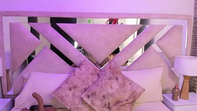 ximena vasquez8 online show from 12/14/25, 01:23