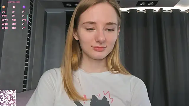 ElvinaRose online show from 10/20/25, 03:41