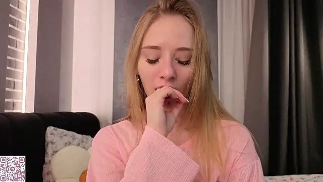 ElvinaRose online show from 12/15/25, 02:17