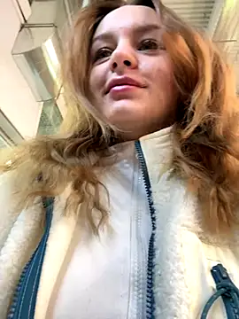 Snapshot of Cum_girlss chatting on 10/10/25, 04:35 Cum girlss online show from 10/10/25, 04:35