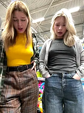 Snapshot of Cum_girlss chatting on 10/19/25, 04:15 Cum girlss online show from 10/19/25, 04:15