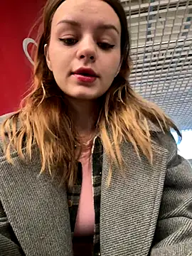 Snapshot of Cum_girlss chatting on 10/12/25, 04:25 Cum girlss online show from 10/12/25, 04:25