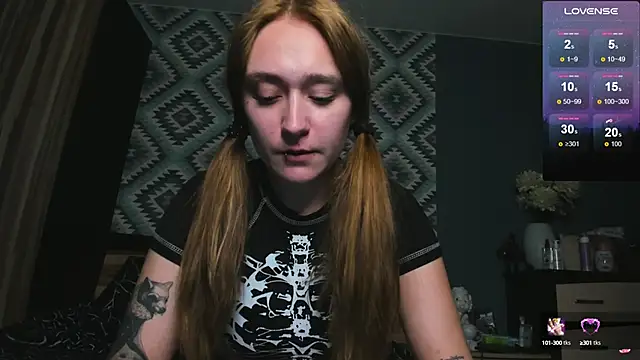 Snapshot of Sarah_everly_ chatting on 09/16/25, 10:49 Sarah everly online show from 09/16/25, 10:49