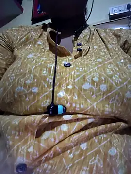 Cute Amiya online show from 10/30/25, 07:28