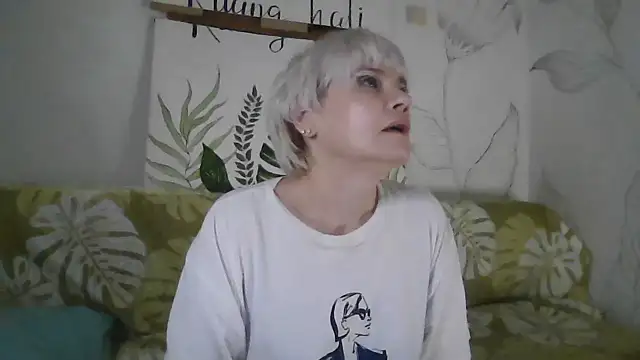 Catty Lady online show from 11/16/25, 06:12