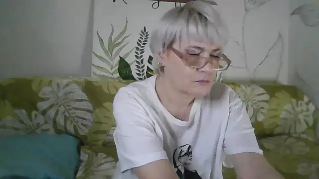 Catty Lady online show from 11/13/25, 08:24