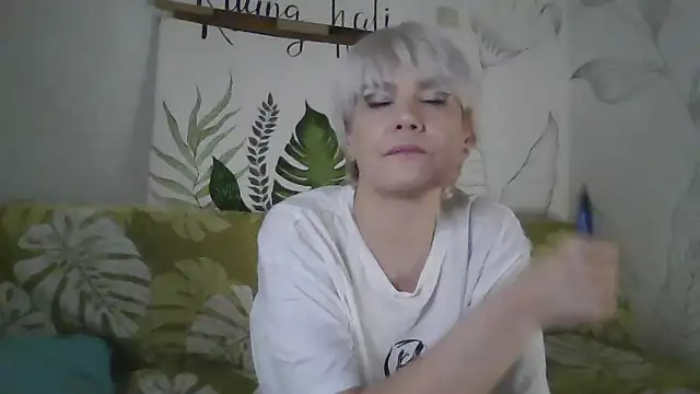 Catty Lady online show from 11/12/25, 05:50