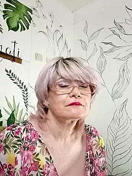 Snapshot of Catty_Lady chatting on 05/16/26, 07:13 Catty Lady online show from 05/16/26, 07:13