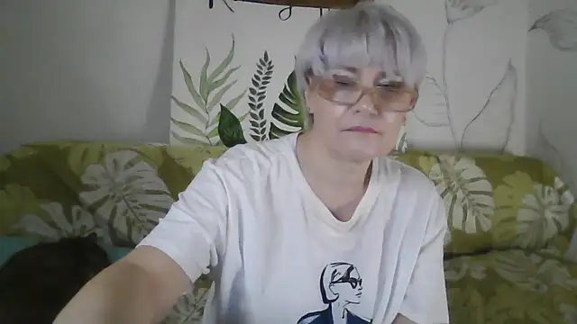 Catty Lady online show from 11/23/25, 06:40