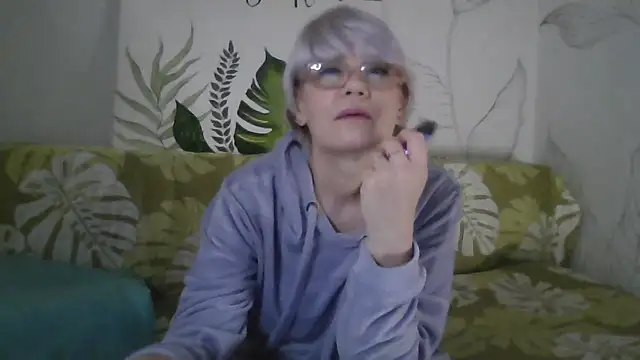 Catty Lady online show from 12/17/25, 06:35