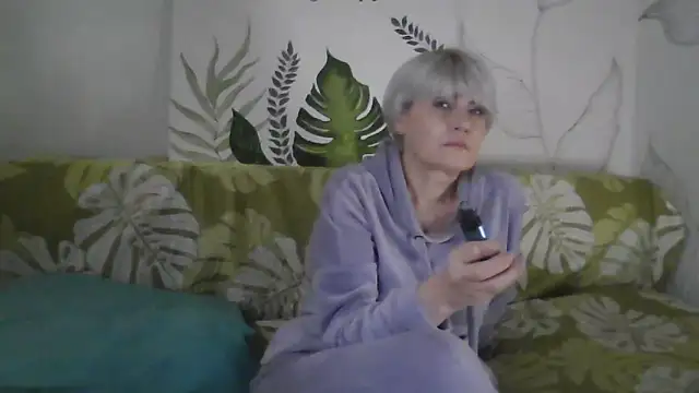 Catty Lady online show from 12/21/25, 06:20