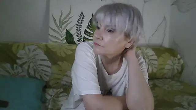 Catty Lady online show from 11/21/25, 07:46