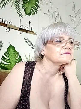 Catty Lady online show from 03/25/26, 07:46