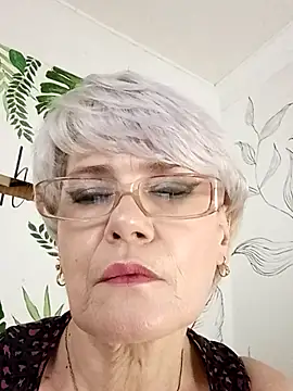 Snapshot of Catty_Lady chatting on 09/14/25, 05:35 Catty Lady online show from 09/14/25, 05:35