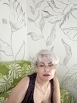 Snapshot of Catty_Lady chatting on 09/17/25, 04:53 Catty Lady online show from 09/17/25, 04:53