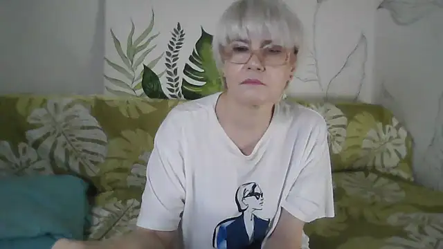 Catty Lady online show from 11/15/25, 04:55