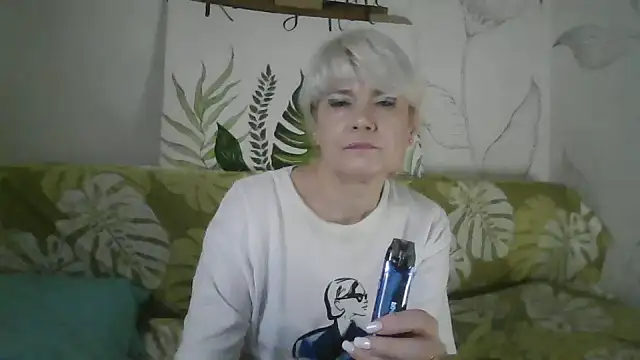 Catty Lady online show from 11/18/25, 06:33