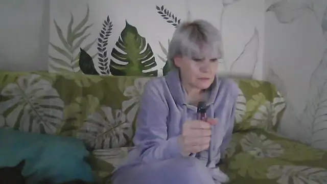 Catty Lady online show from 12/19/25, 06:10