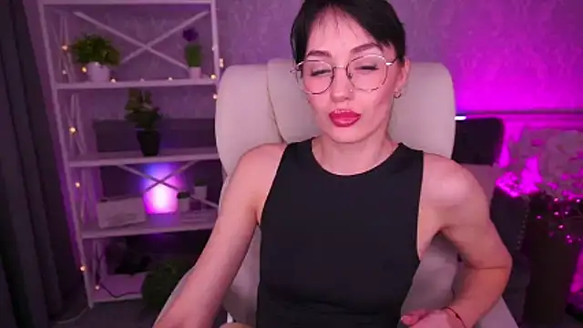 Snapshot of EviLune chatting on 02/28/26, 08:52 EviLune online show from 02/28/26, 08:52