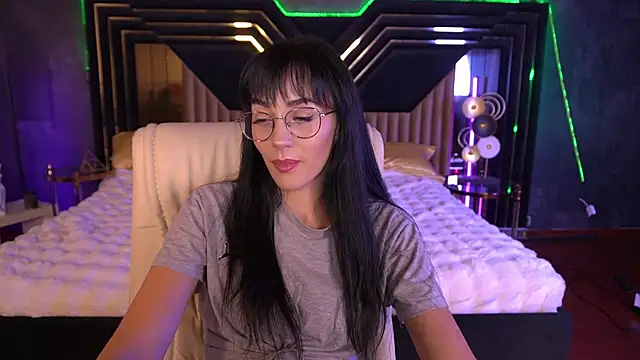 EviLune online show from 11/17/25, 08:24