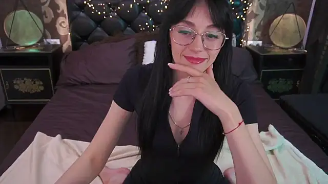 EviLune online show from 04/10/26, 08:27