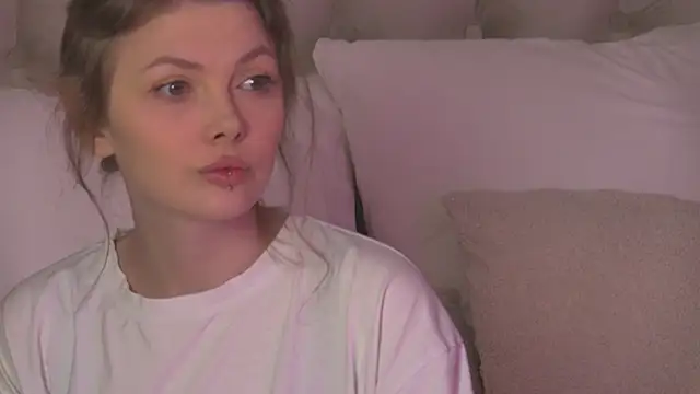 Snapshot of miamunn chatting on 05/18/26, 03:28 miamunn online show from 05/18/26, 03:28