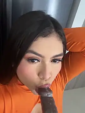 Snapshot of Skyy_Angel chatting on 12/17/25, 10:15 Skyy Angel online show from 12/17/25, 10:15