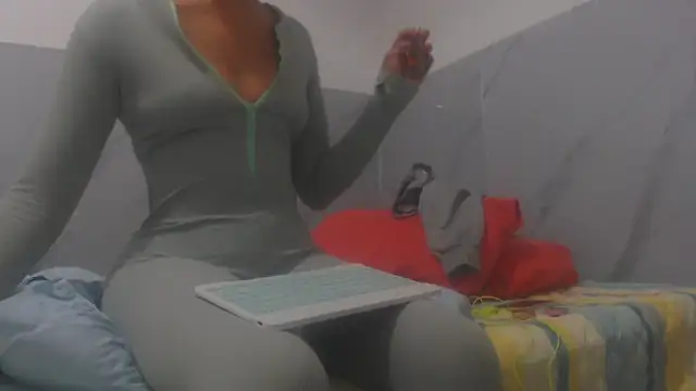 sabrina v  online show from 12/15/25, 09:42