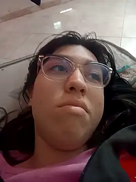 Snapshot of lareinalareinadelanal chatting on 11/29/25, 01:33 lareinalareinadelanal online show from 11/29/25, 01:33