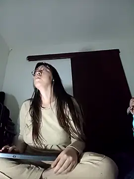 Snapshot of lareinalareinadelanal chatting on 10/27/25, 09:32 lareinalareinadelanal online show from 10/27/25, 09:32