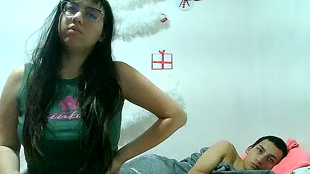 Snapshot of lareinalareinadelanal chatting on 12/18/25, 09:03 lareinalareinadelanal online show from 12/18/25, 09:03