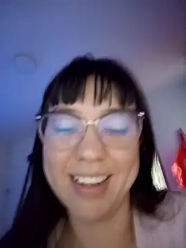 Snapshot of lareinalareinadelanal chatting on 12/16/25, 02:54 lareinalareinadelanal online show from 12/16/25, 02:54